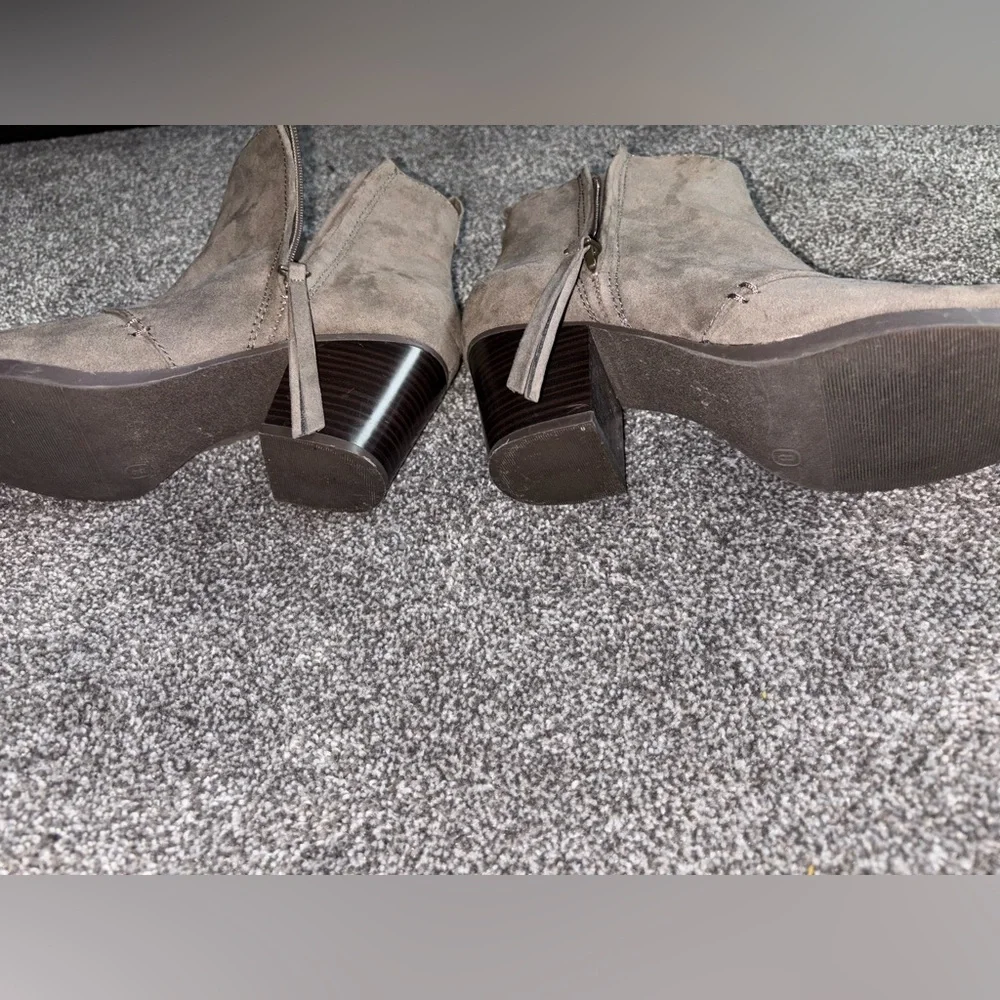 Old Navy Mid Boots With Heel/ Taupe/Sz. (8) - Picture 10 of 12